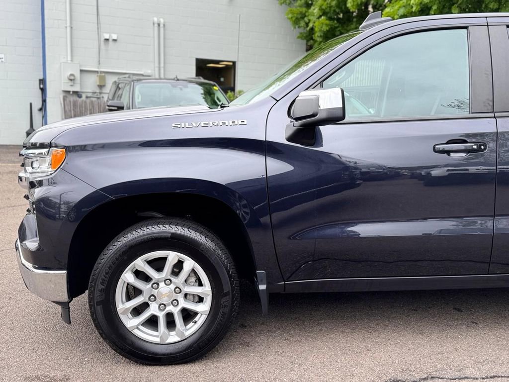 Used 2024 Chevrolet Silverado 1500 LT AWD/4WD image 10