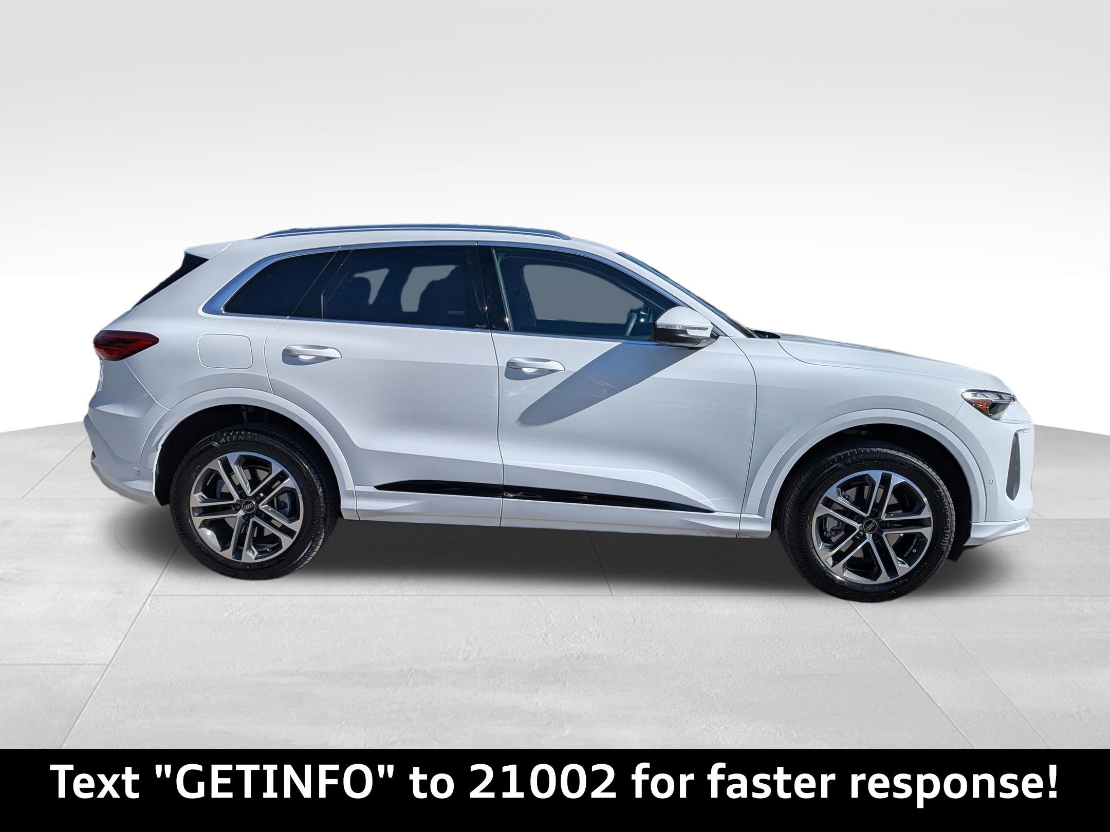 Used 2025 Audi Q5 2.0T Premium w/ Convenience Package image 2