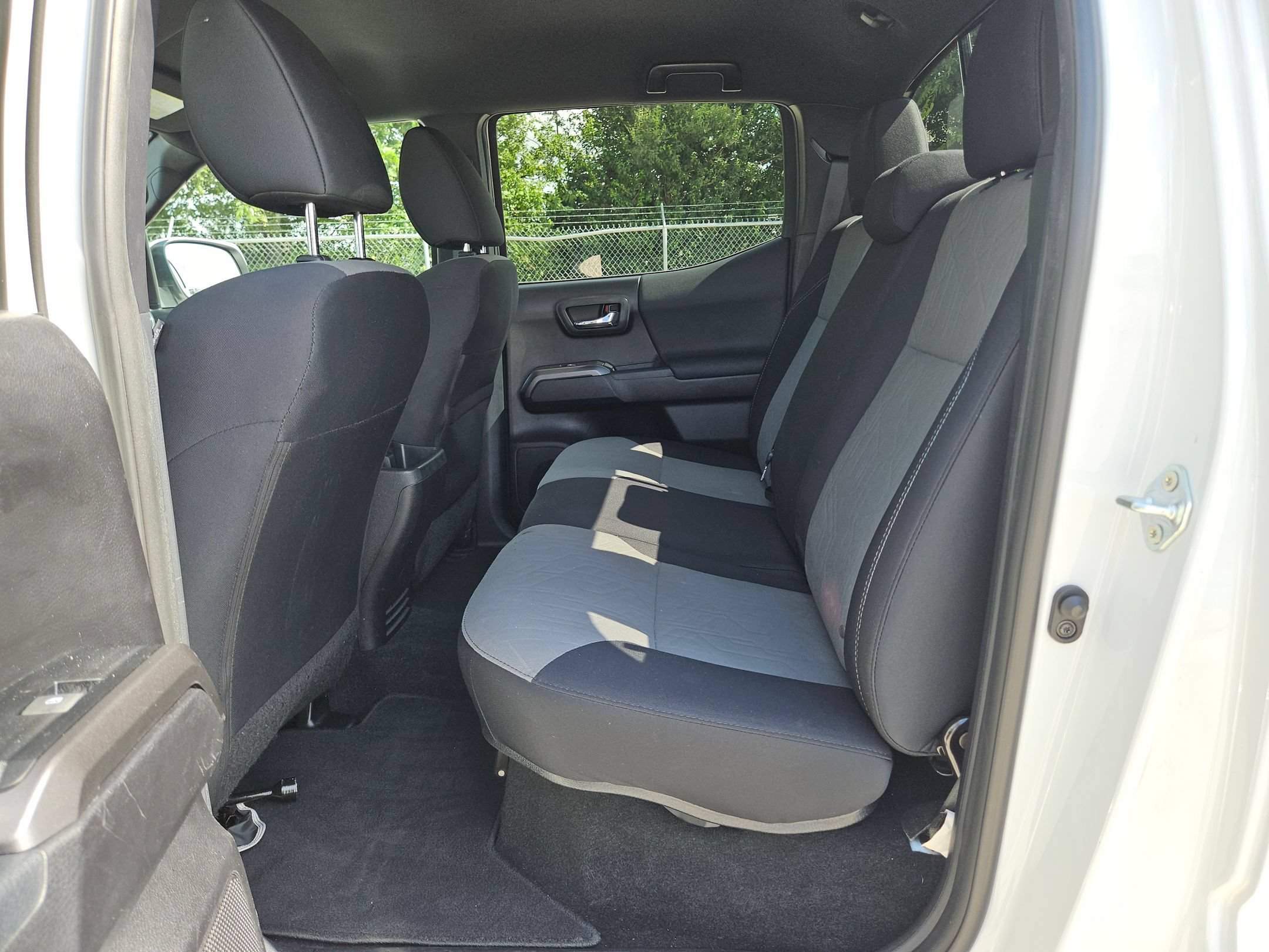 Used 2021 Toyota Tacoma TRD Off-Road w/ Technology Package AWD/4WD image 14