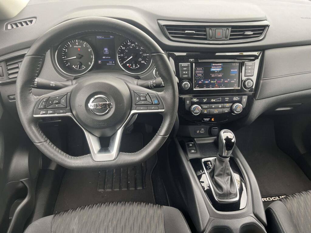 Used 2020 Nissan Rogue SV w/ Premium Package AWD/4WD image 2