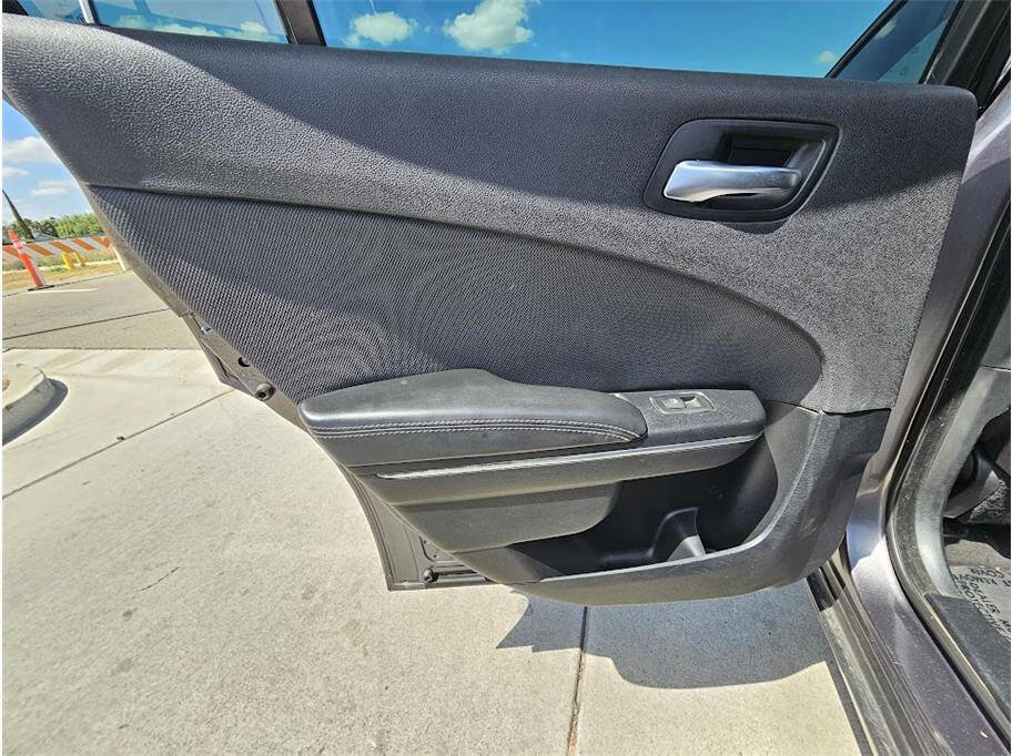 Used 2015 Dodge Charger SE w/ Sport Appearance Group RWD image 25