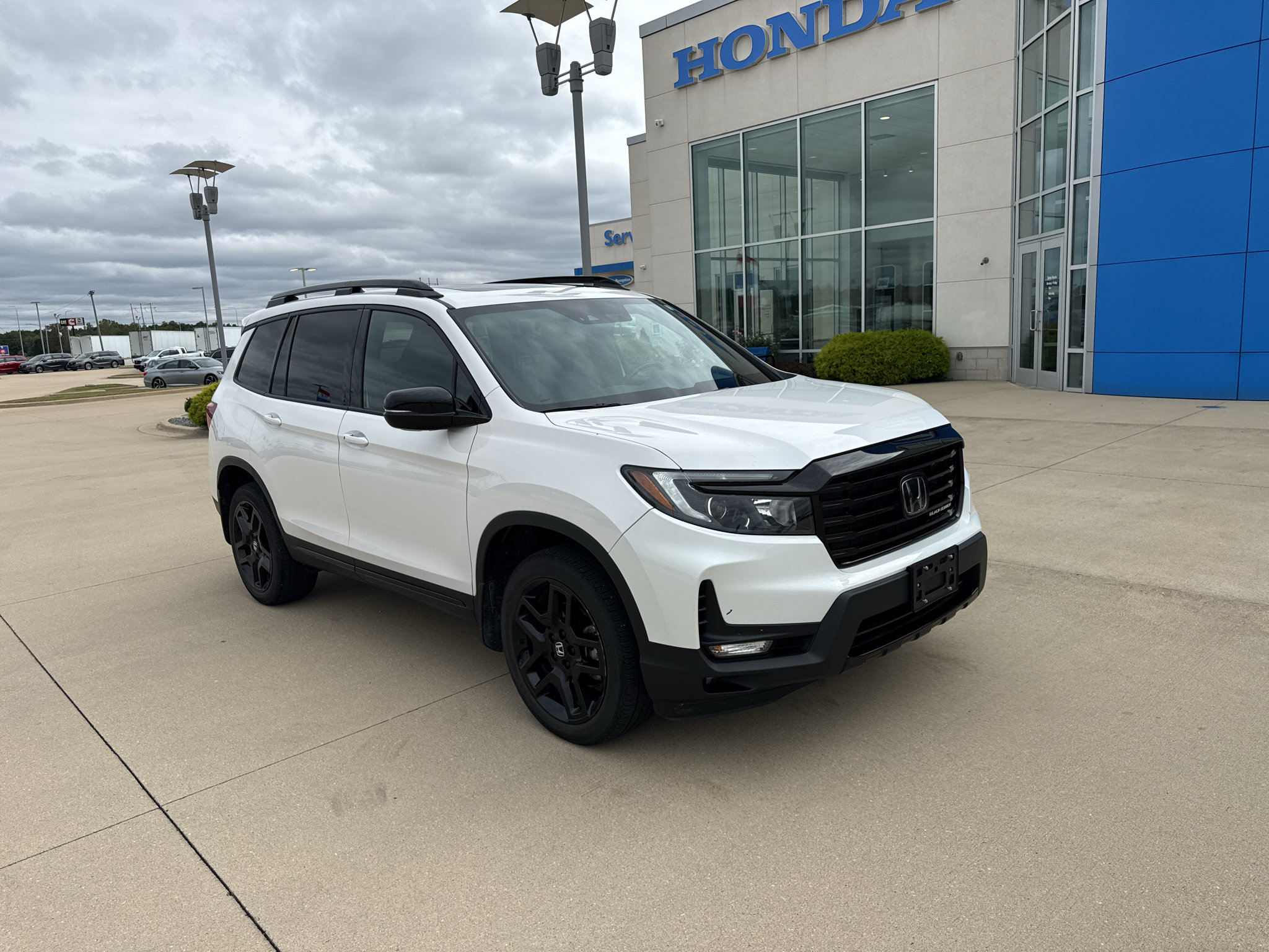 Used 2024 Honda Passport Black Edition image 3