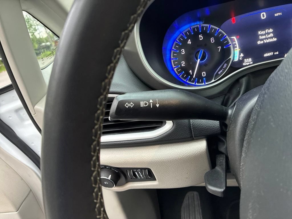 Used 2024 Chrysler Pacifica Touring-L FWD image 24