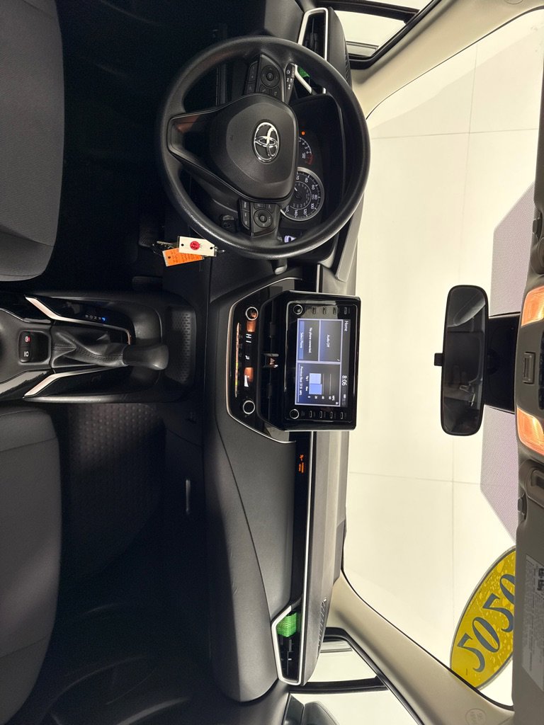 Used 2020 Toyota Corolla LE image 25