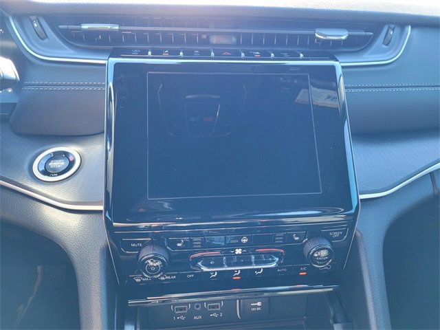 Used 2025 Jeep Grand Cherokee Altitude image 21