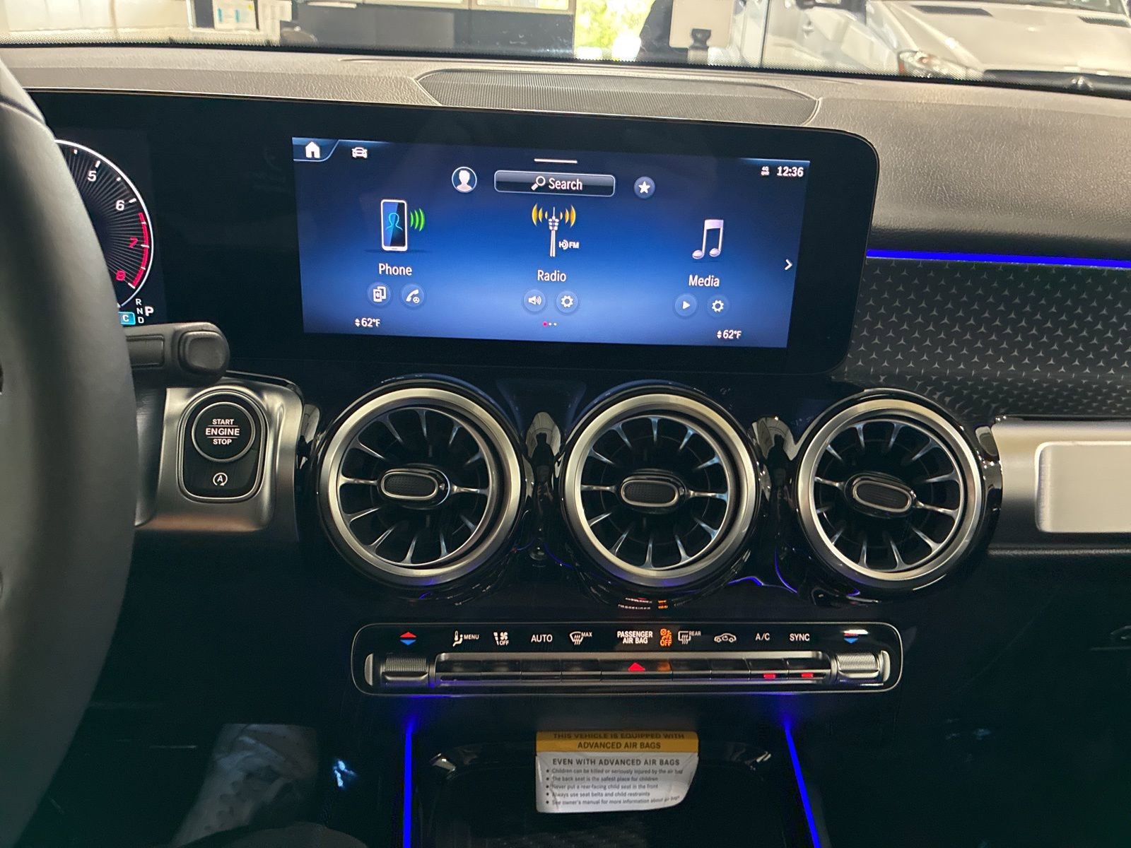 New 2025 Mercedes-Benz GLB 250 4MATIC image 13