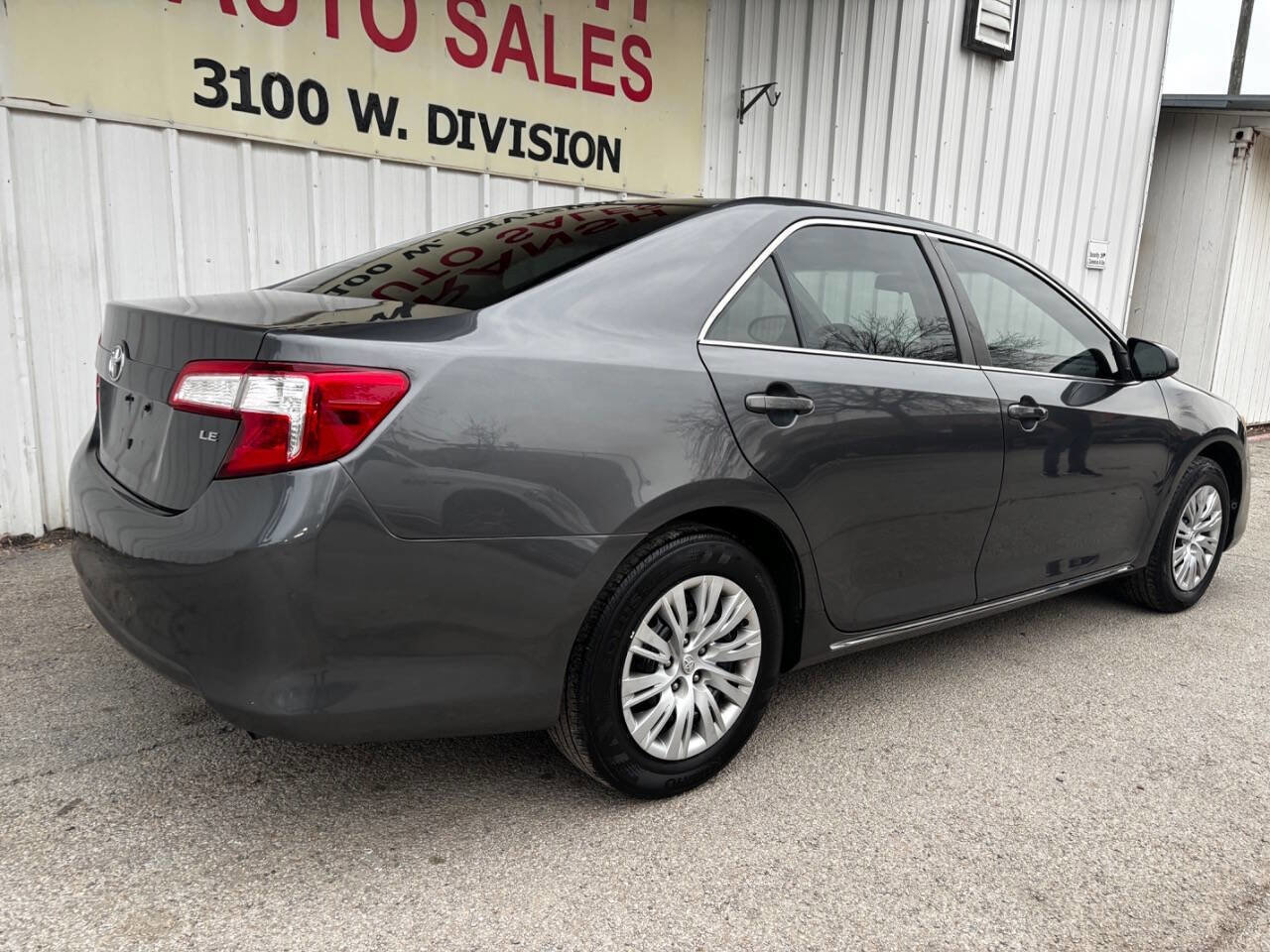 Used 2012 Toyota Camry LE image 3