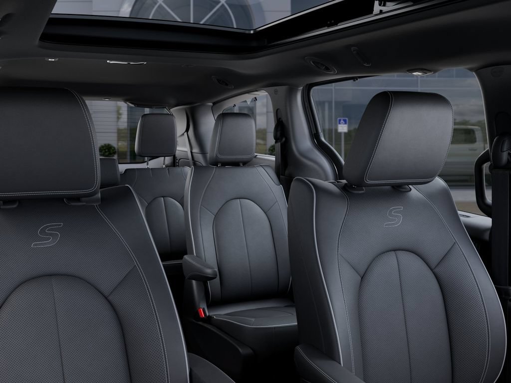 New 2026 Chrysler Pacifica Limited w/ Uconnect Theater Family Group FWD image 27
