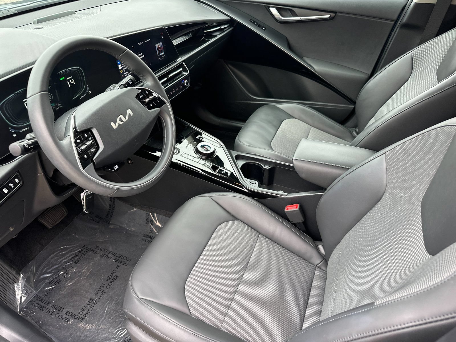 Used 2024 Kia Niro EX FWD image 11