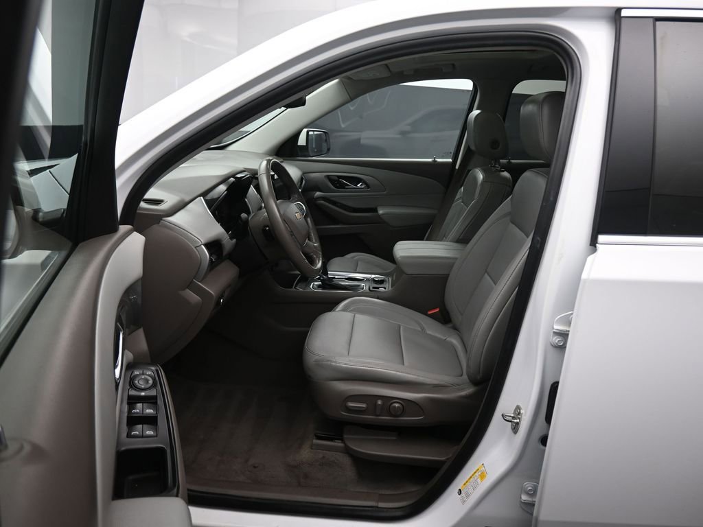 Used 2019 Chevrolet Traverse LT w/ LT Premium Package AWD/4WD image 13