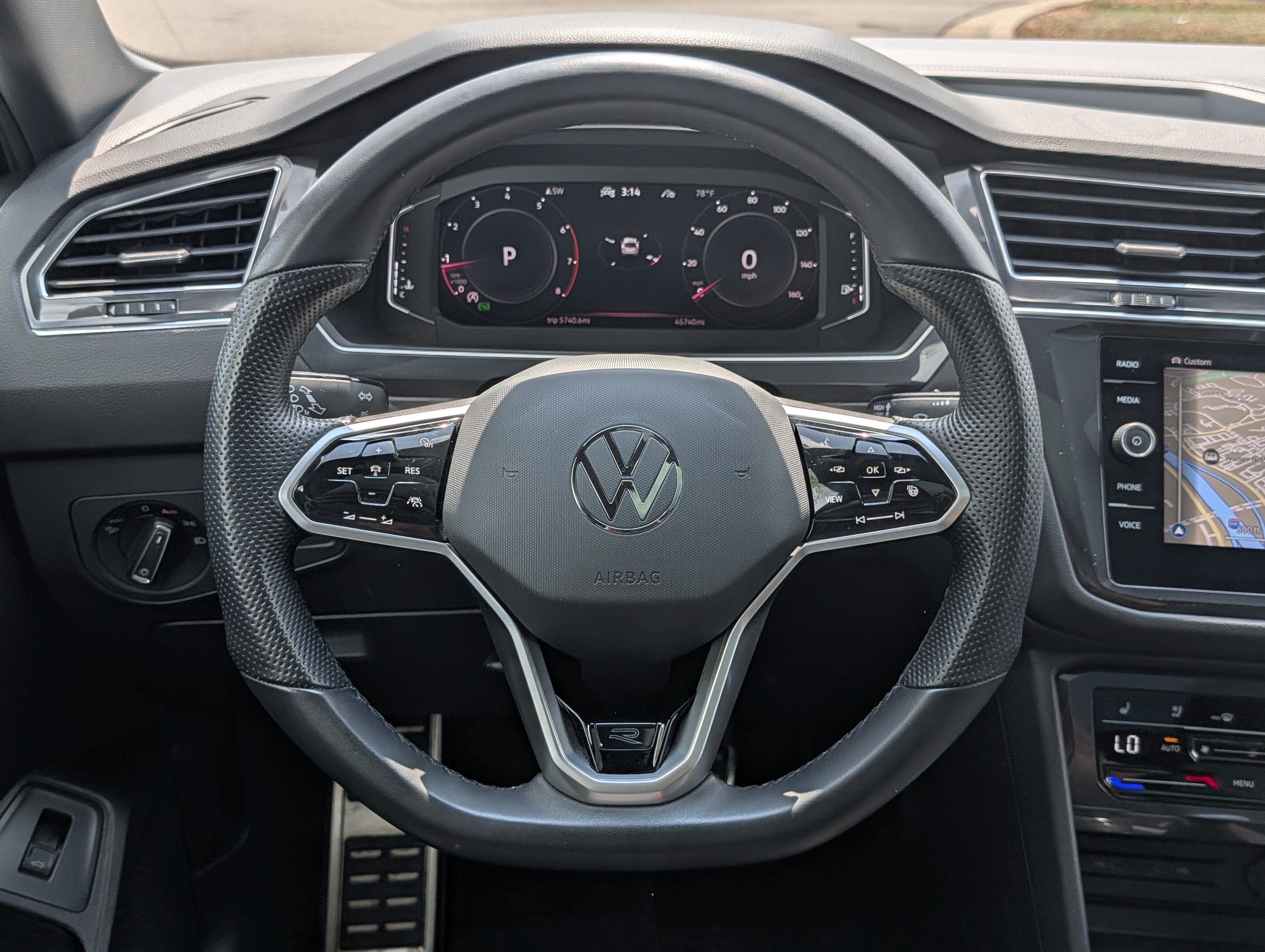 Used 2023 Volkswagen Tiguan SEL R-Line AWD/4WD image 19