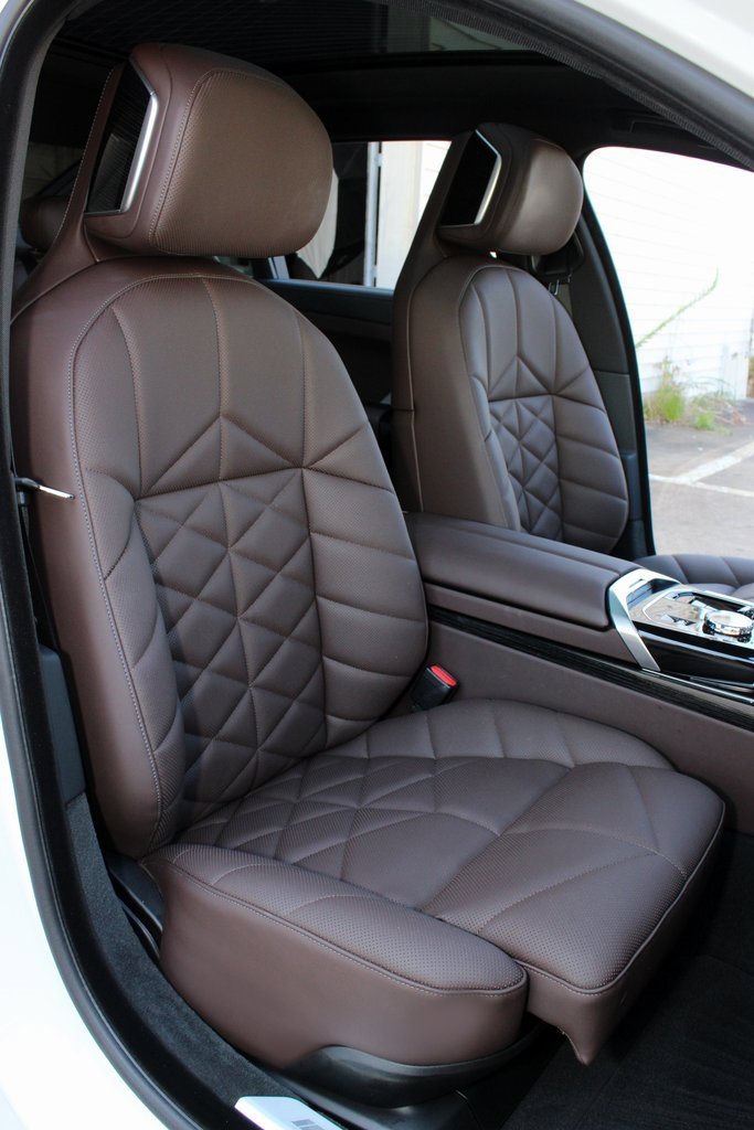 Used 2025 BMW 740i image 10