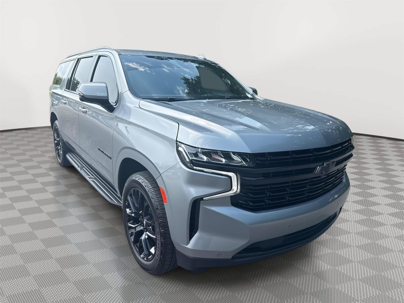 Used 2024 Chevrolet Suburban RST w/ Luxury Package AWD/4WD image 4