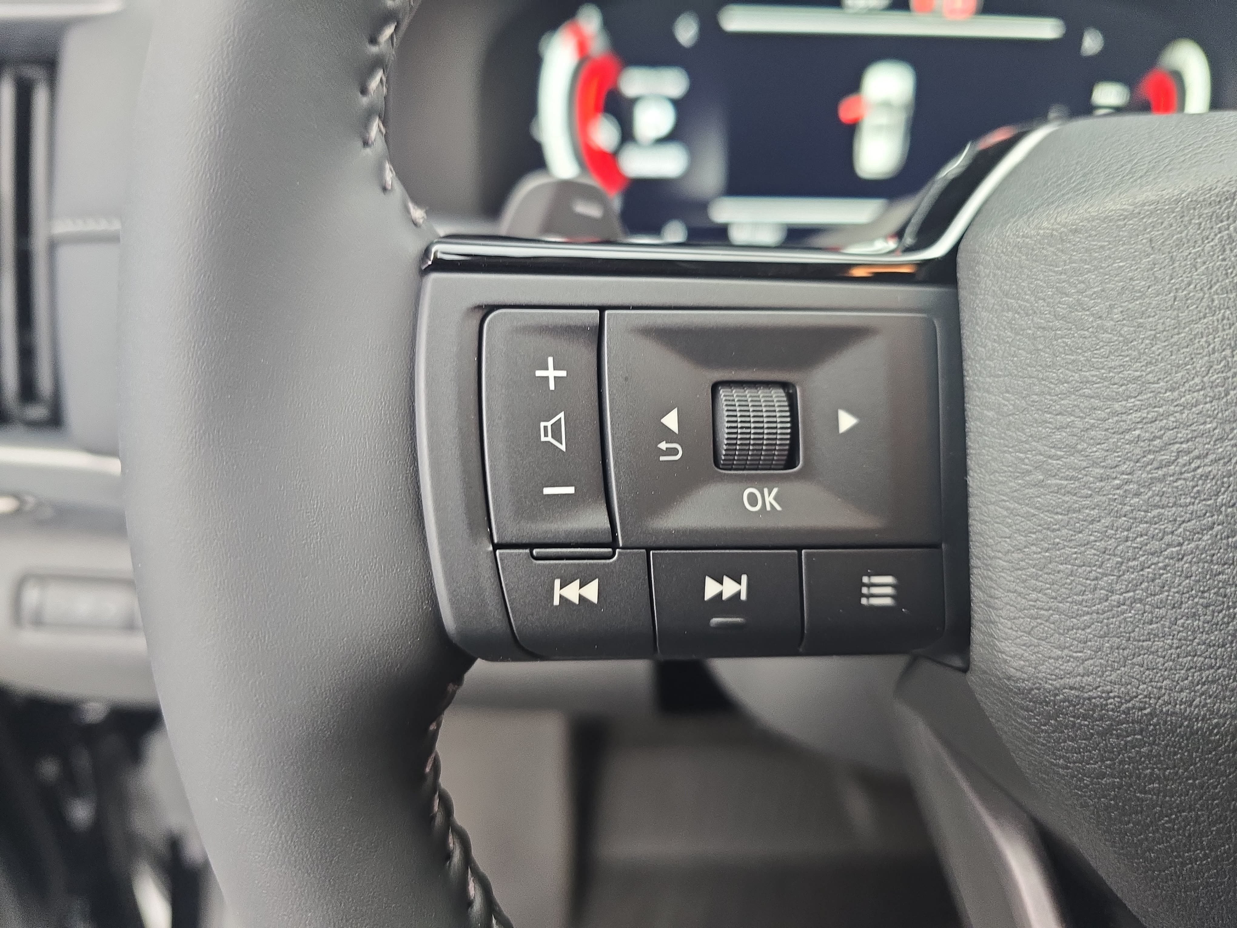 New 2026 Nissan Pathfinder SL FWD image 18