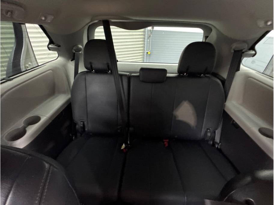 Used 2017 Toyota Sienna SE Premium FWD image 20