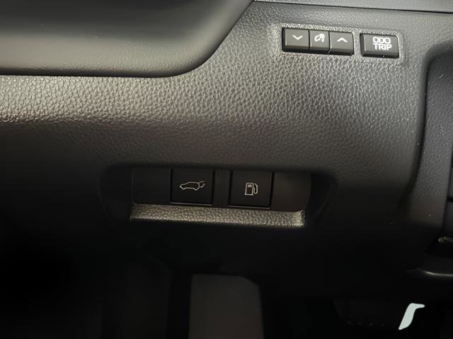 Used 2025 Toyota Crown Signia image 18