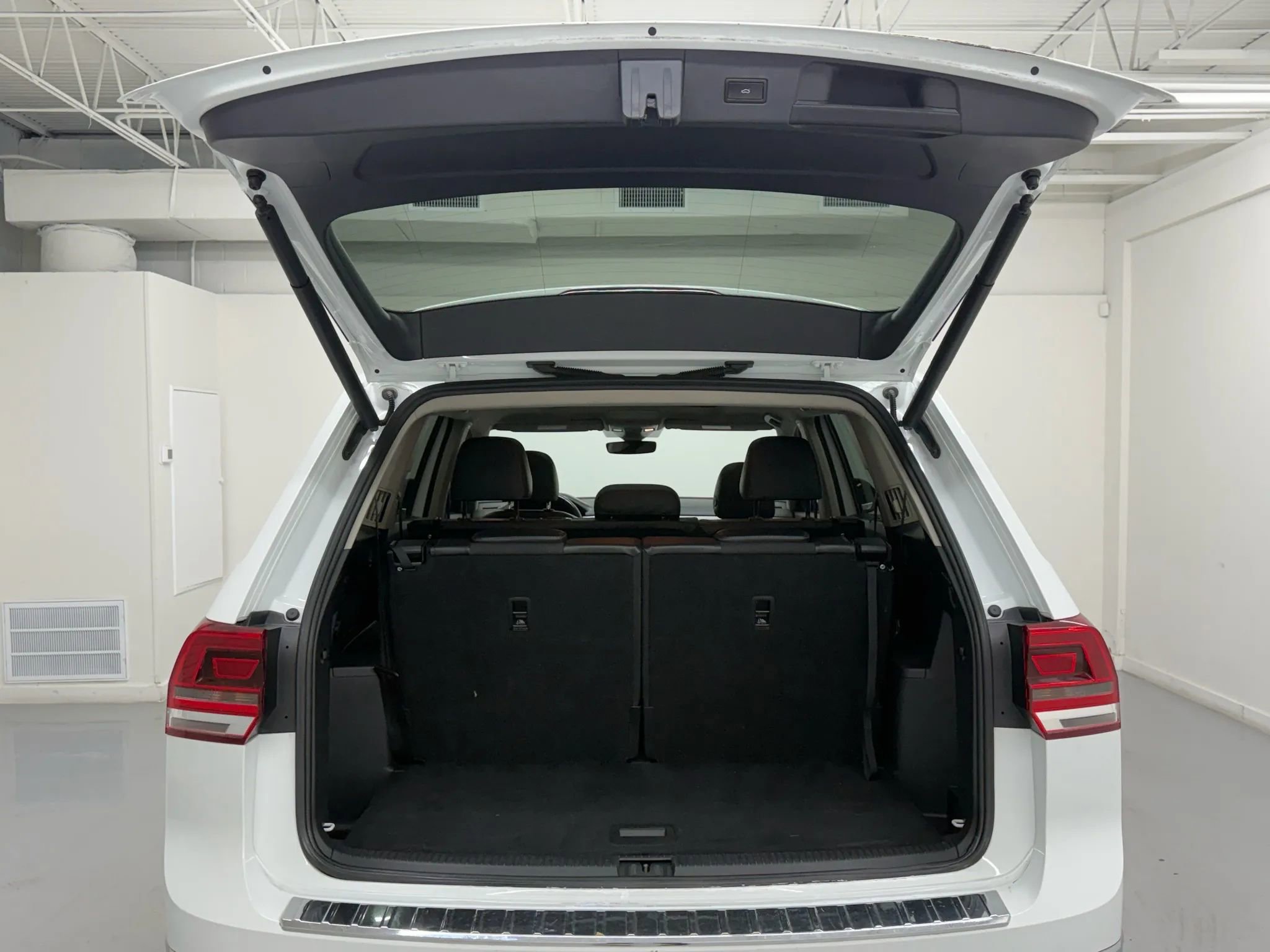 Used 2018 Volkswagen Atlas SEL image 31