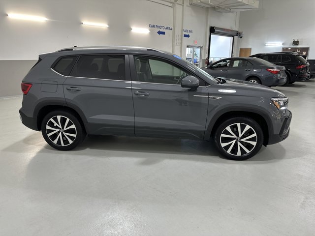 Certified 2022 Volkswagen Taos SE image 10