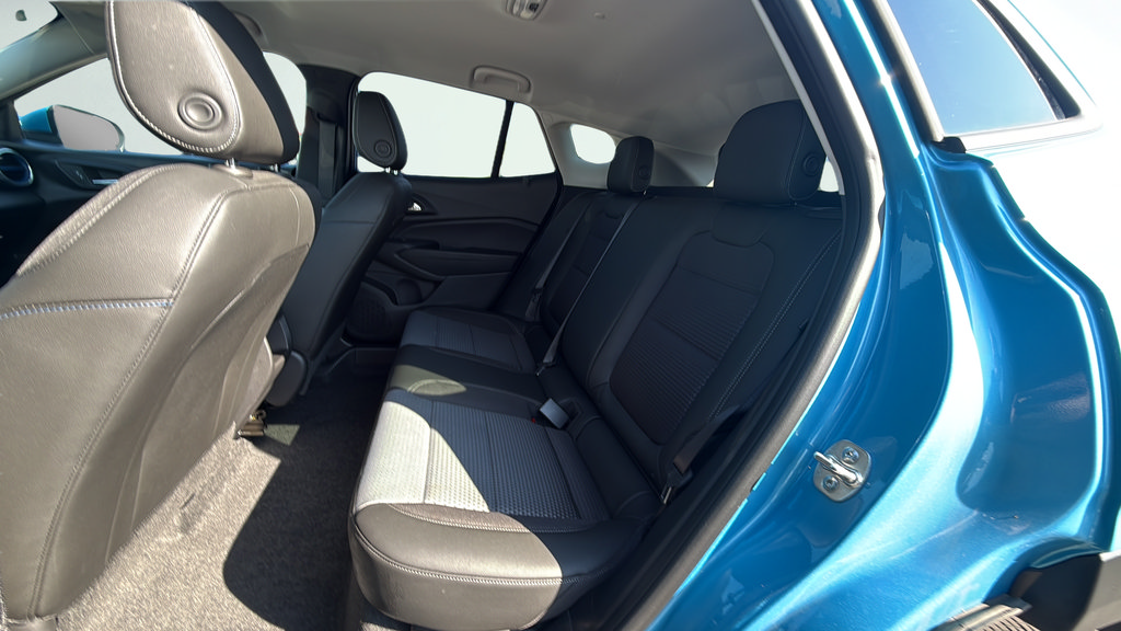 Used 2025 Chevrolet Trax LT w/ Driver Confidence Package FWD image 35