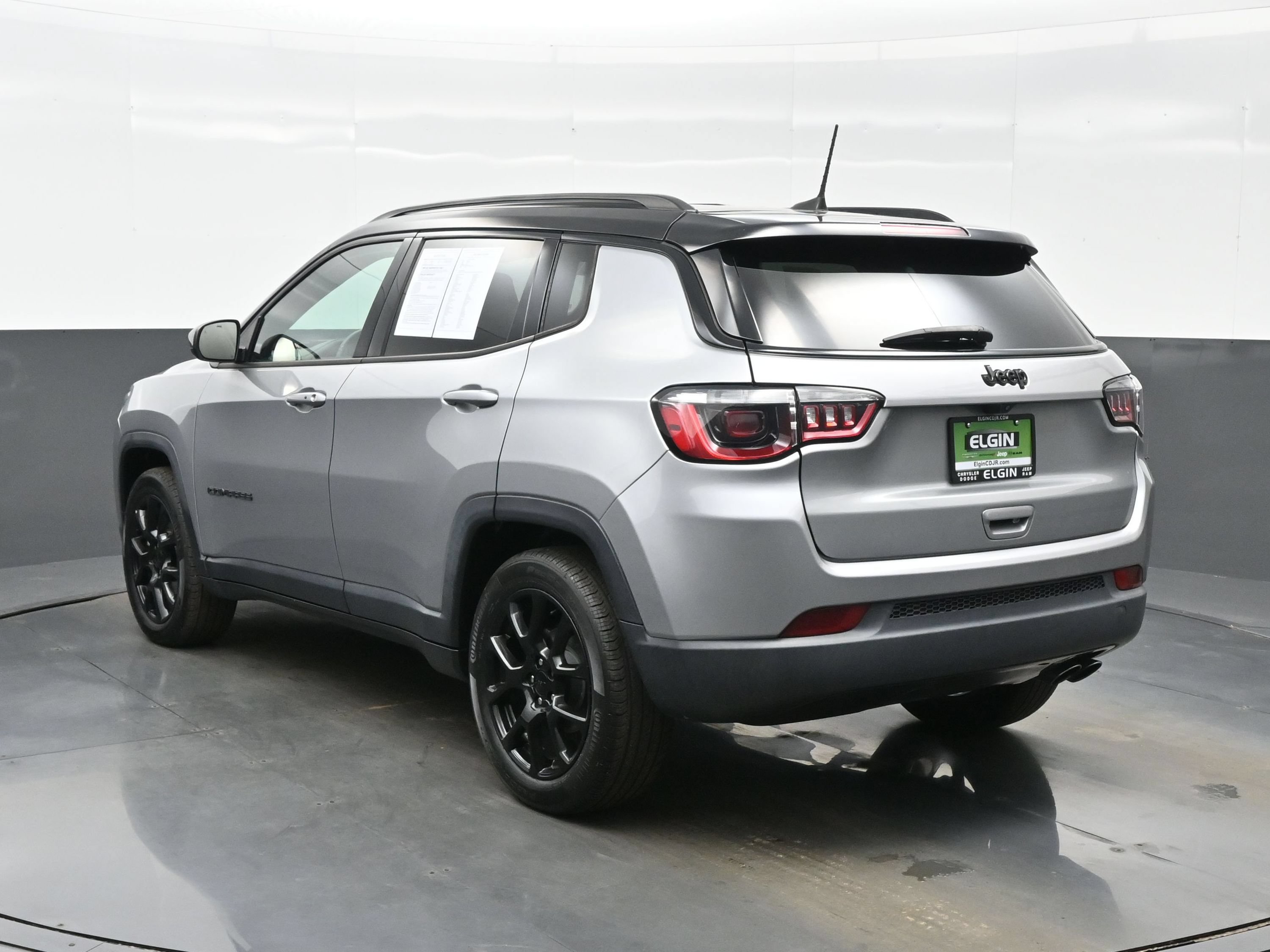 Used 2022 Jeep Compass Latitude FWD image 5