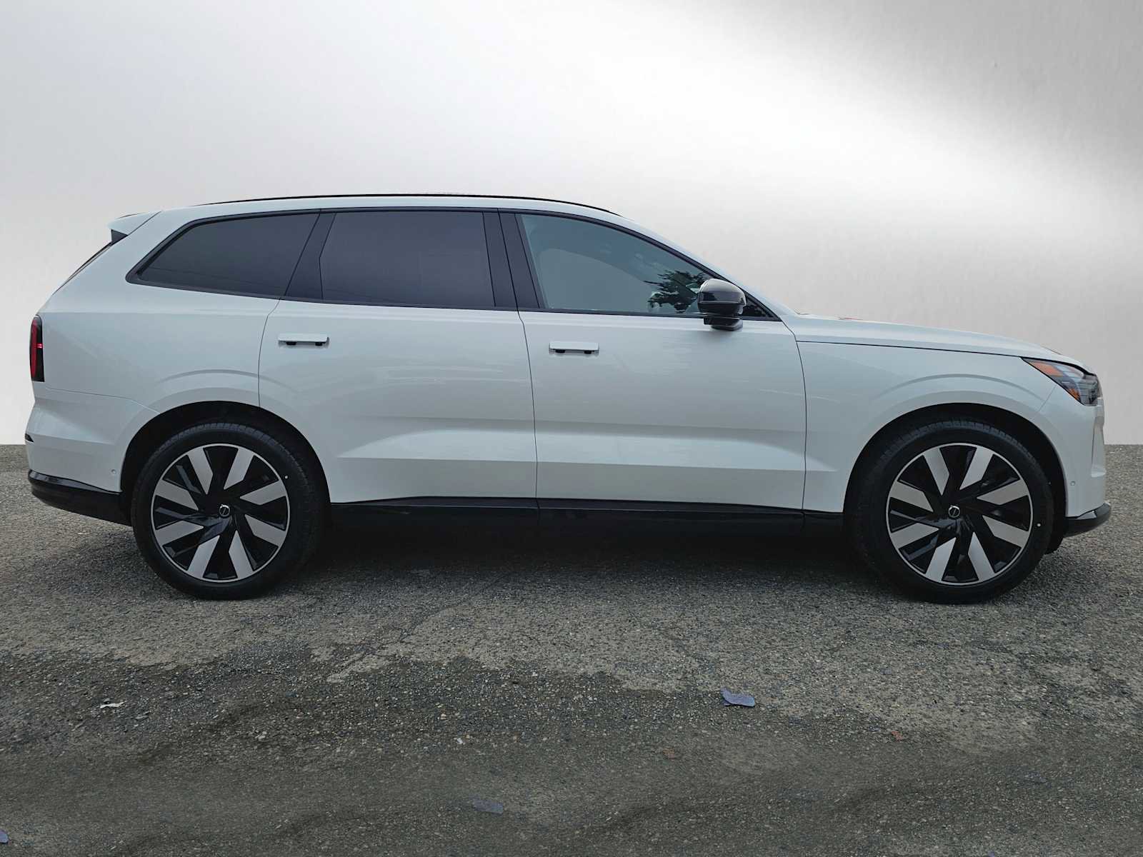 New 2026 Volvo EX90 Ultra image 2
