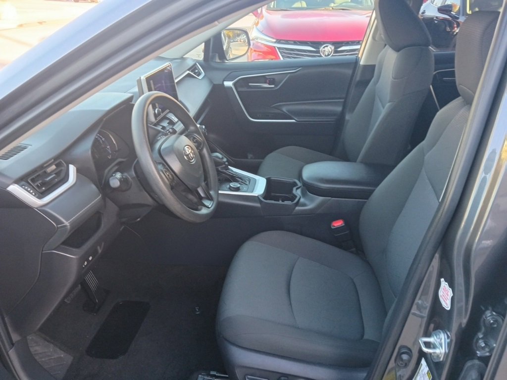 Used 2025 Toyota RAV4 XLE image 3