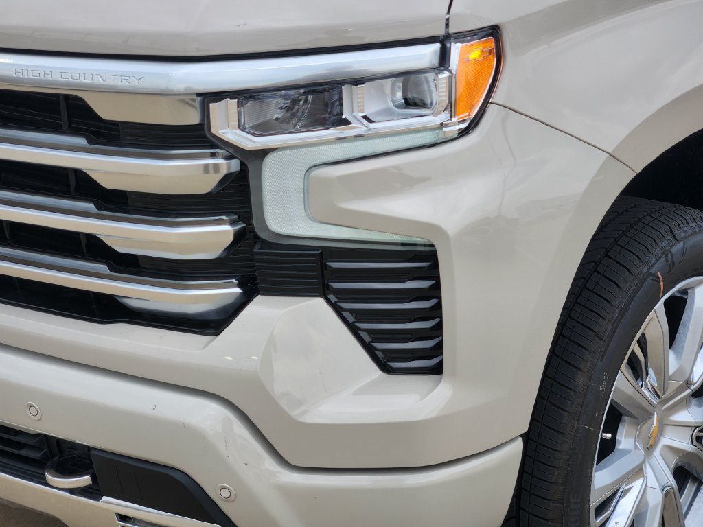 New 2026 Chevrolet Silverado 1500 High Country w/ High Country Premium Package AWD/4WD image 6