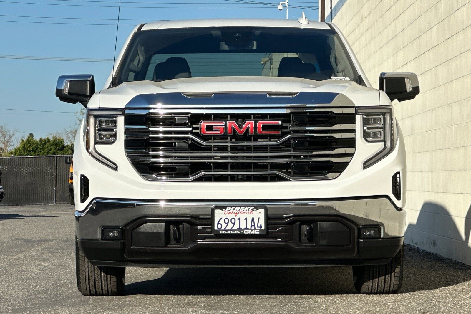 Certified 2025 GMC Sierra 1500 SLT image 9