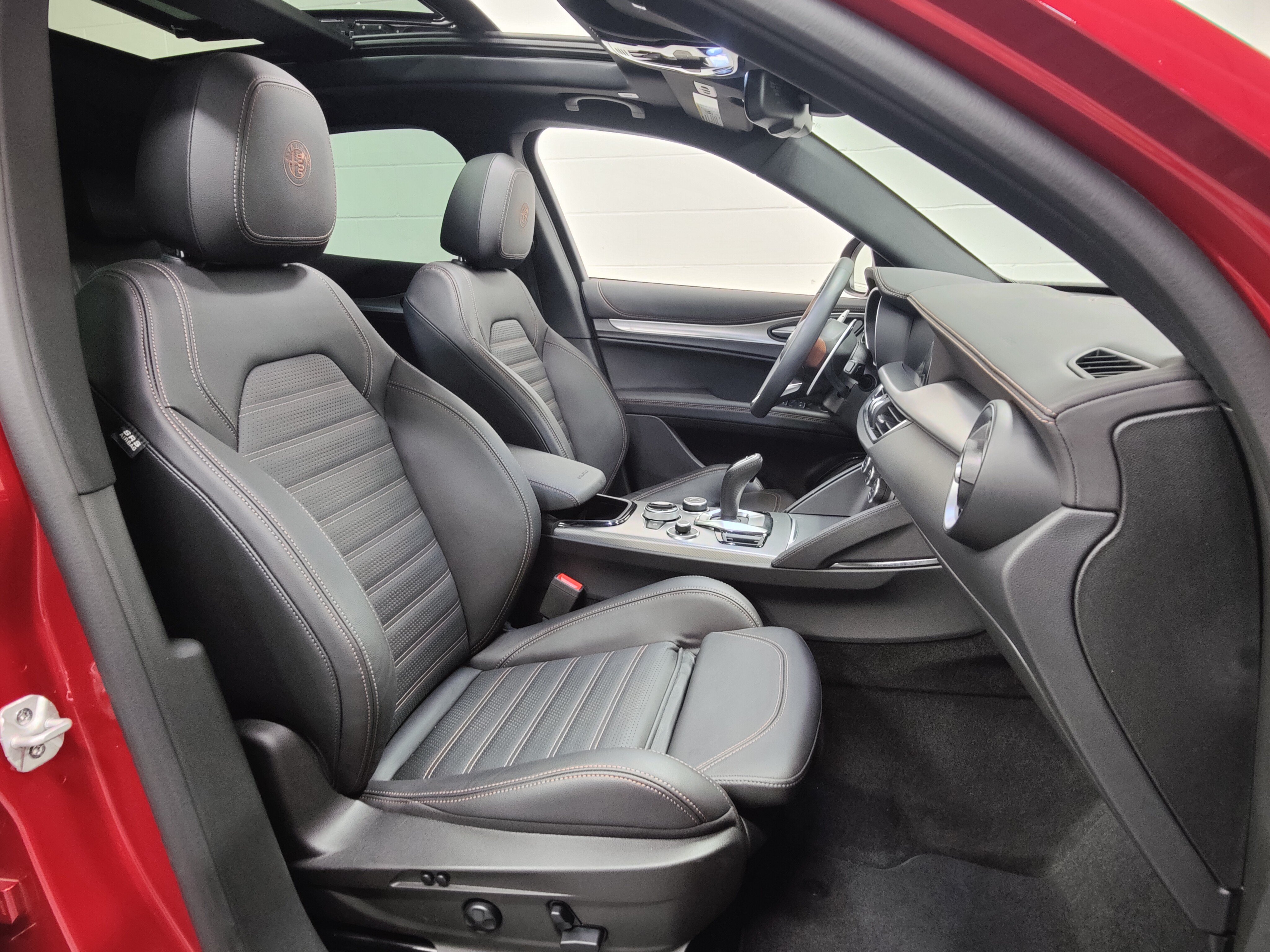 Used 2025 Alfa Romeo Stelvio Sprint AWD/4WD image 5