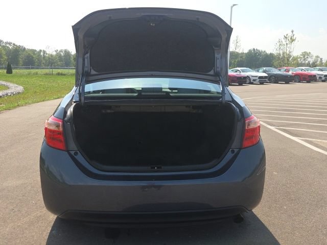 Used 2018 Toyota Corolla LE w/ Carpet Mat Package (TMS) FWD image 9