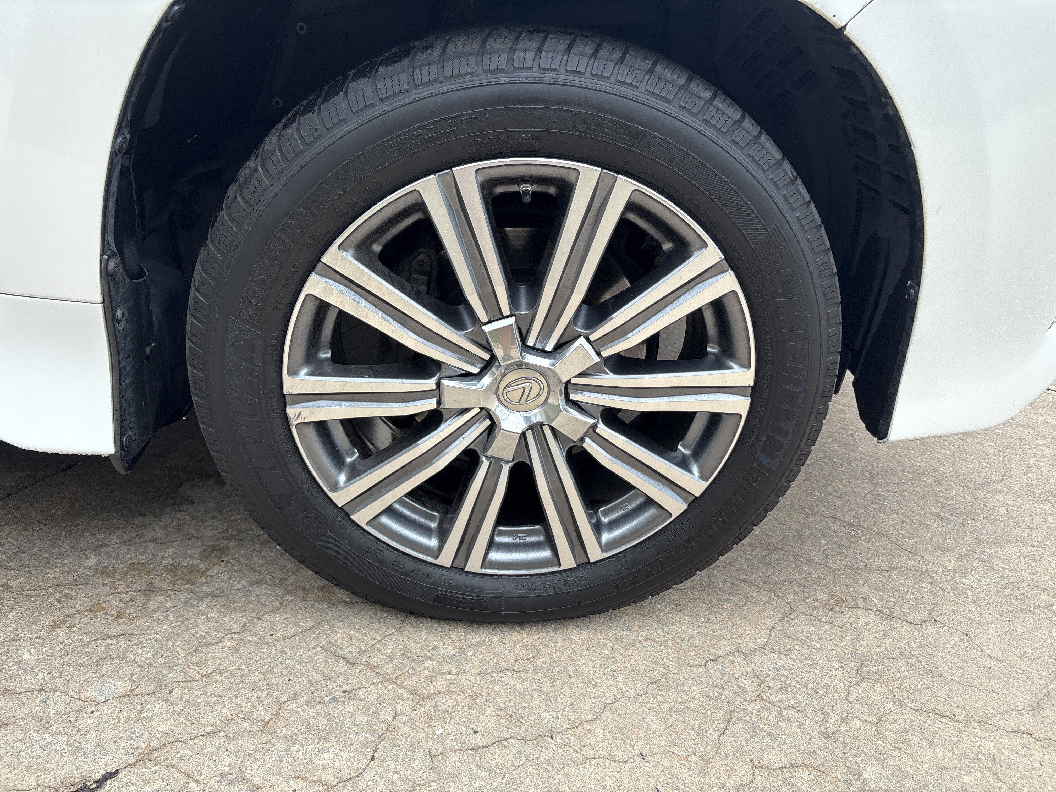 Used 2017 Lexus LX 570 4WD w/ Luxury Package image 13