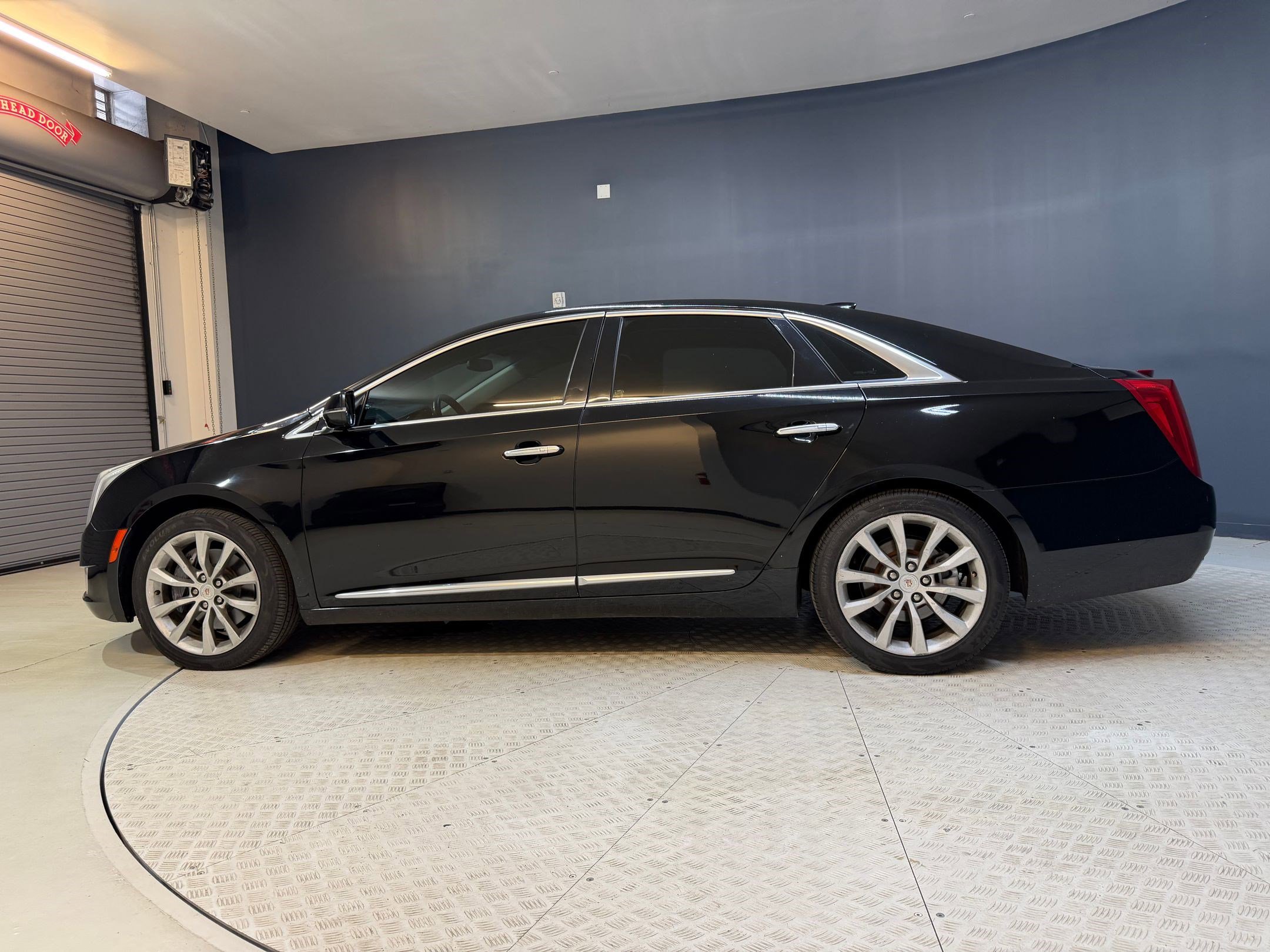 Used 2015 Cadillac XTS Luxury AWD/4WD image 2