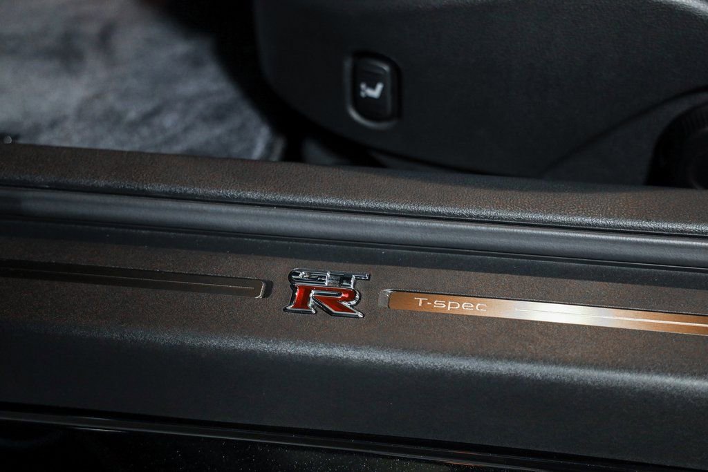 Used 2021 Nissan GT-R Premium image 31