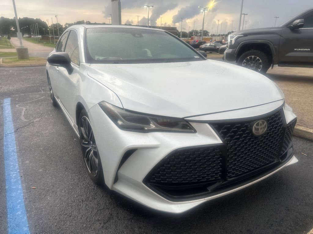 Used 2019 Toyota Avalon Touring FWD image 2