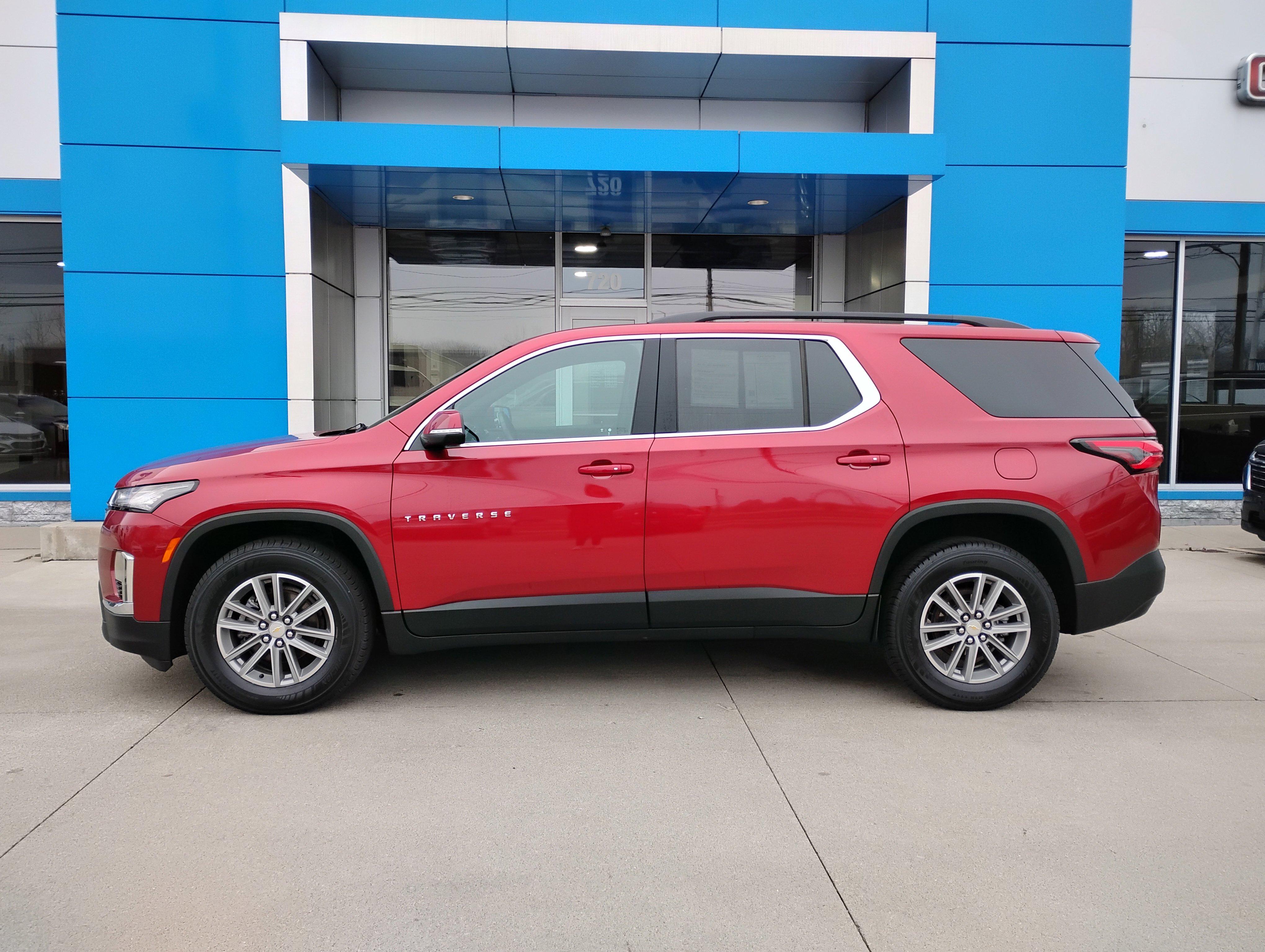 Used 2023 Chevrolet Traverse LT w/ LPO, Floor Liner Package image 31