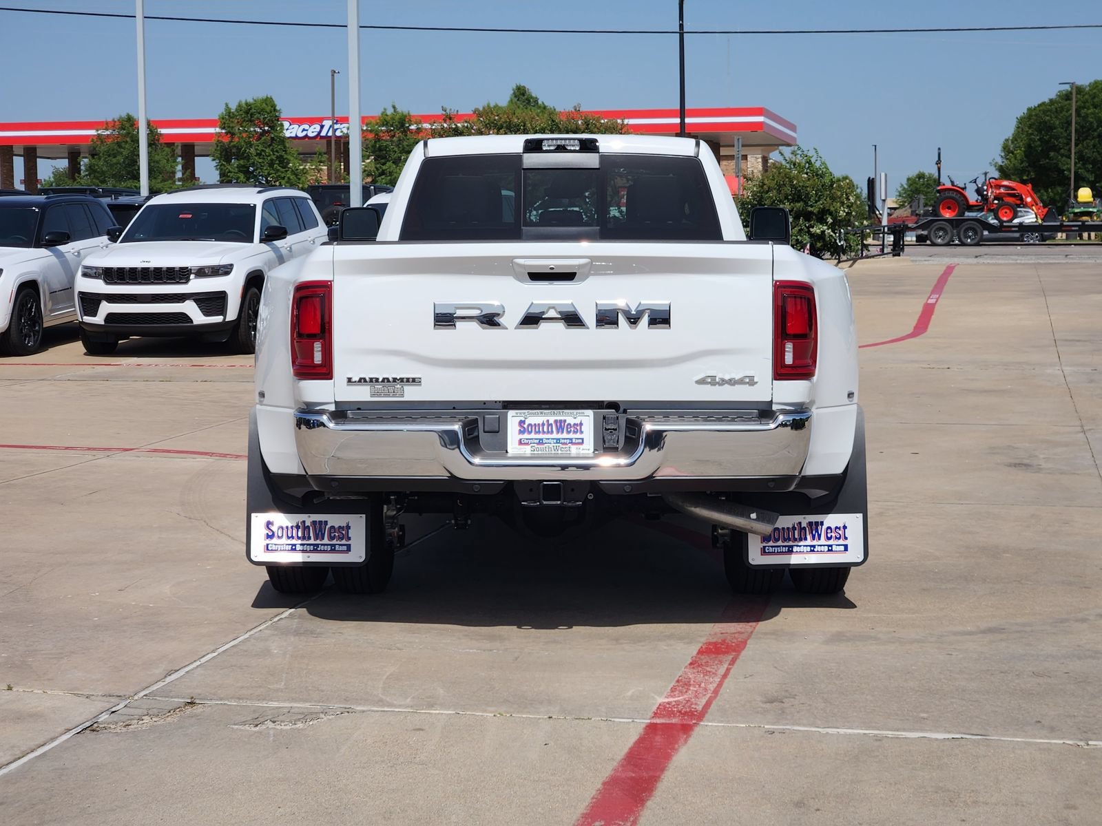 New 2026 RAM 3500 Laramie w/ Towing Technology Group AWD/4WD image 8