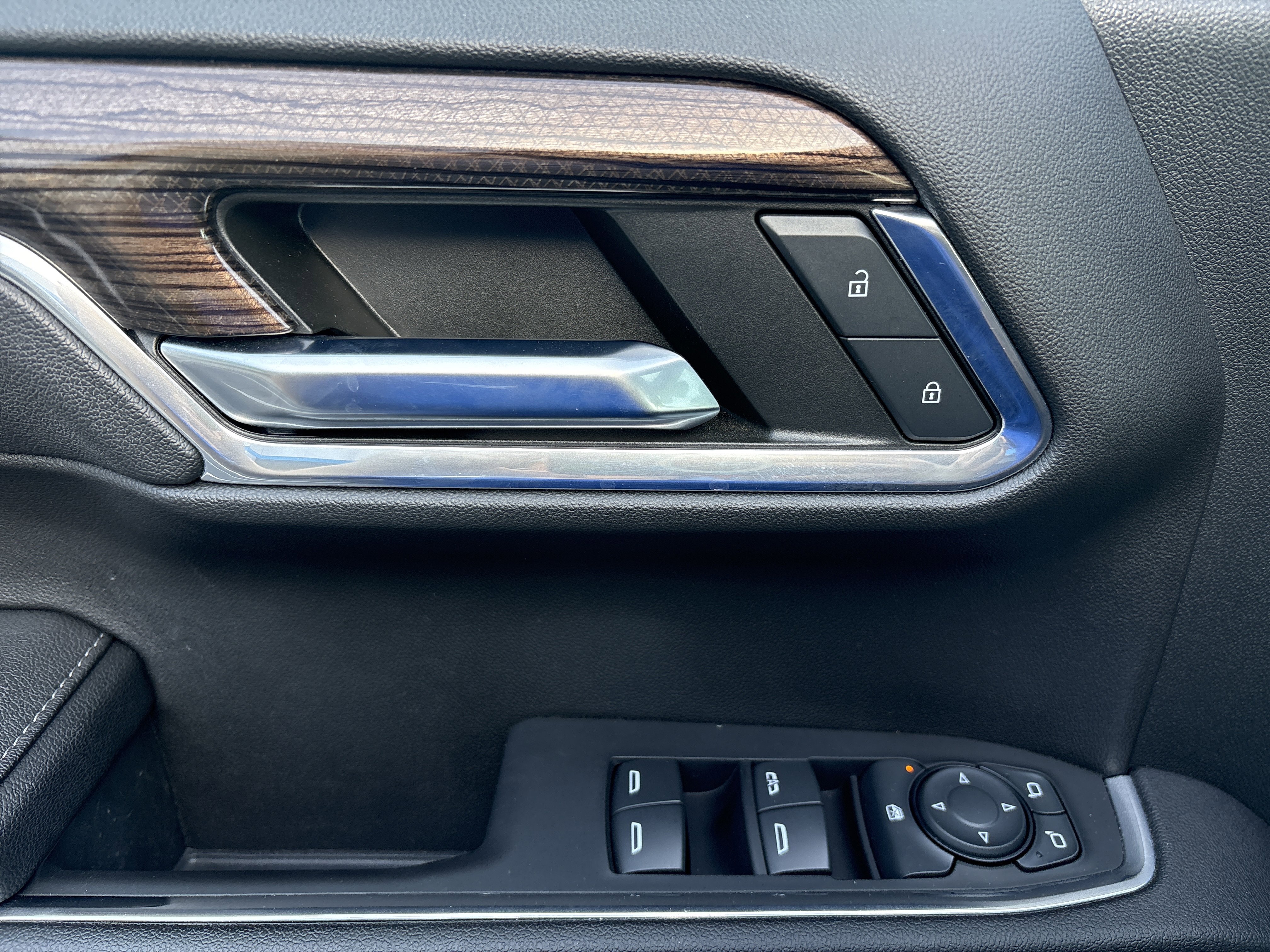 Used 2023 Chevrolet Silverado 1500 RST w/ Z71 Off-Road Package image 15