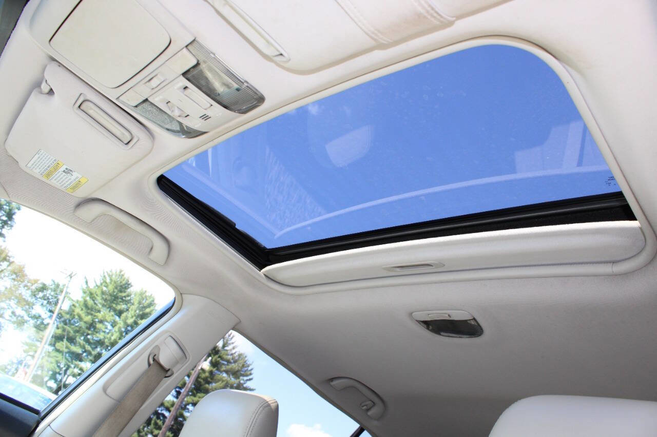 Used 2011 Subaru Outback 3.6R Limited w/ PWR Moonroof Pkg image 18