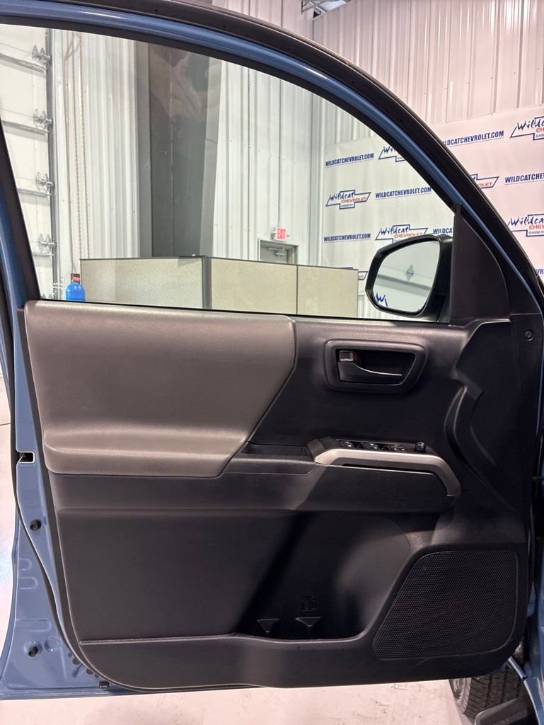 Used 2019 Toyota Tacoma SR5 AWD/4WD image 21