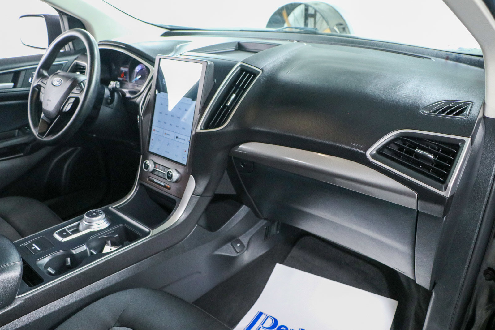 Used 2021 Ford Edge SE image 25