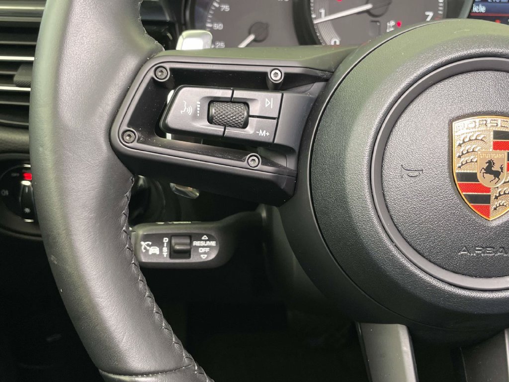 Certified 2025 Porsche Macan Turbo AWD/4WD image 40