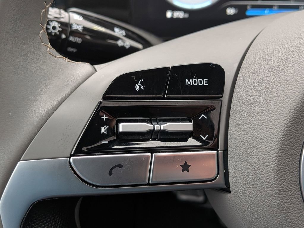 Used 2025 Hyundai Elantra SEL FWD image 14