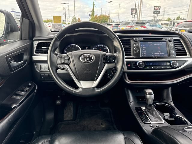 Used 2014 Toyota Highlander XLE AWD/4WD image 18