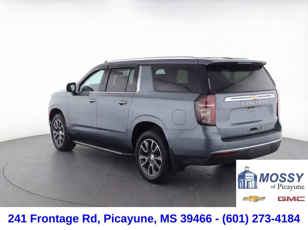 Used 2021 Chevrolet Suburban LT w/ LT Signature Package image 3