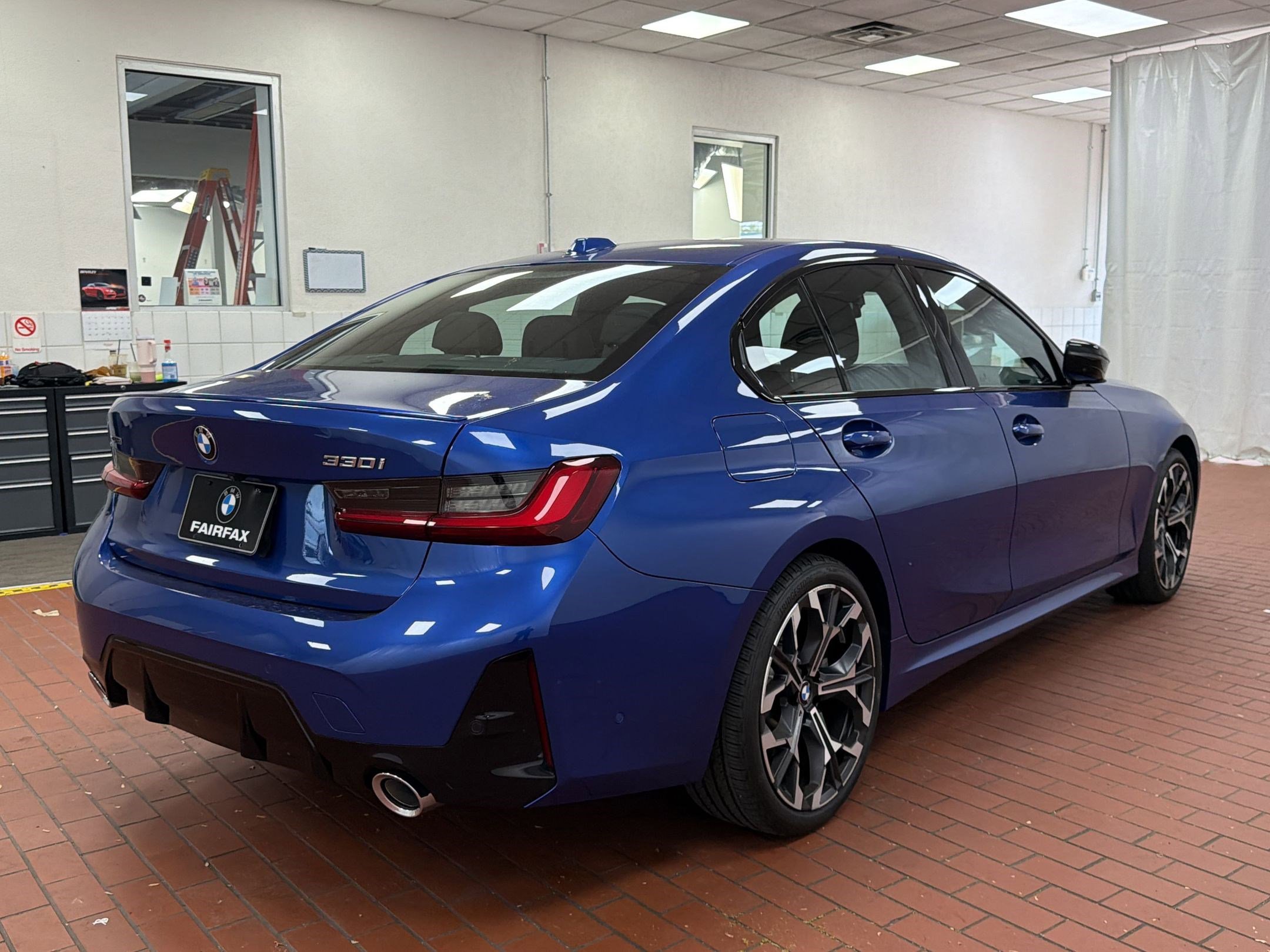 Used 2025 BMW 330i xDrive Sedan w/ M Sport Package AWD/4WD image 9
