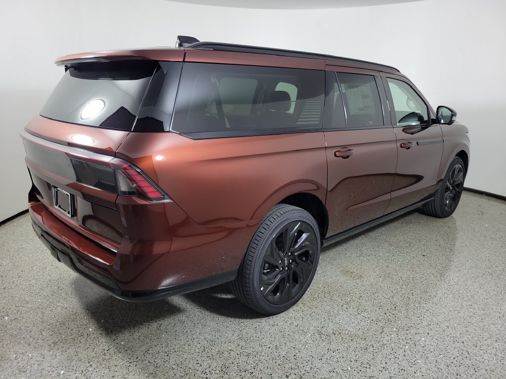 New 2027 Lincoln Navigator L Reserve w/ Jet Appearance Package RWD image 4