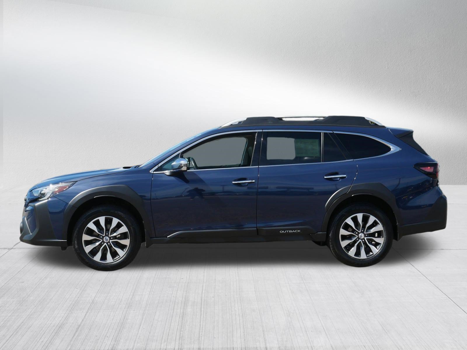 Used 2023 Subaru Outback Touring AWD/4WD image 4