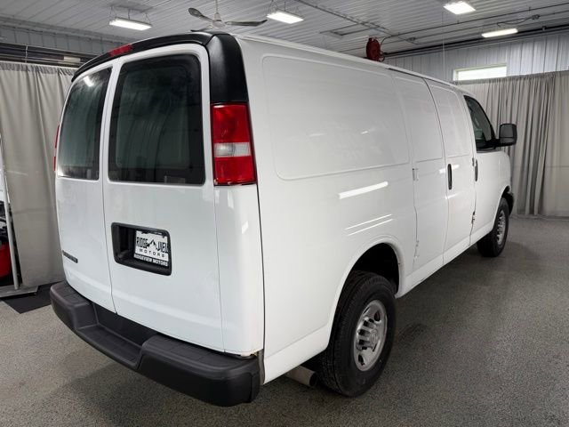 Used 2019 Chevrolet Express 2500 RWD image 4