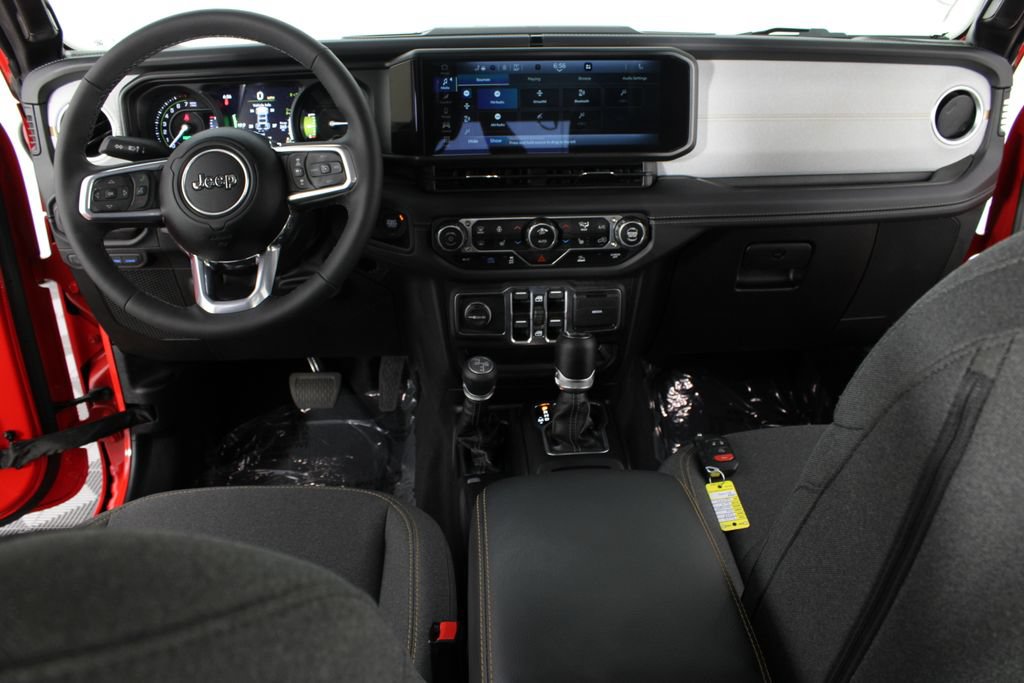 Used 2025 Jeep Wrangler Unlimited Sahara AWD/4WD image 9