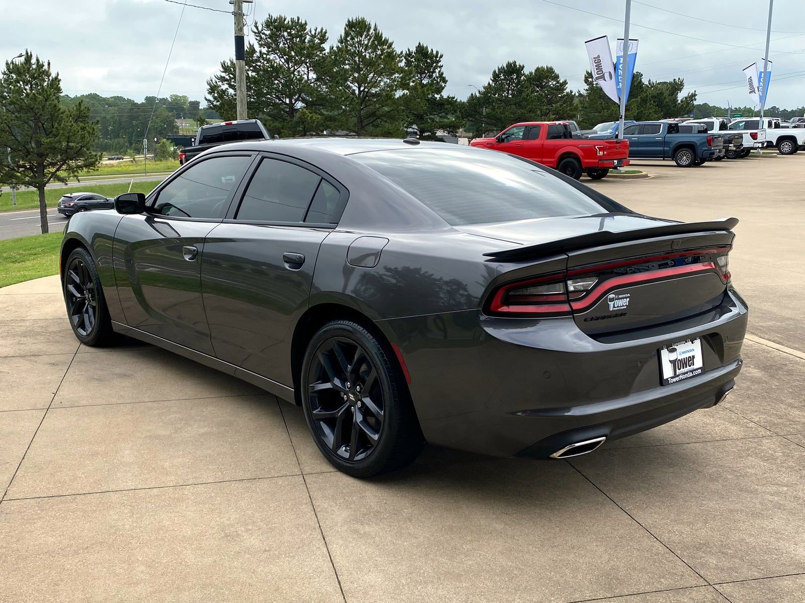 Used 2022 Dodge Charger SXT w/ Blacktop Package RWD image 4
